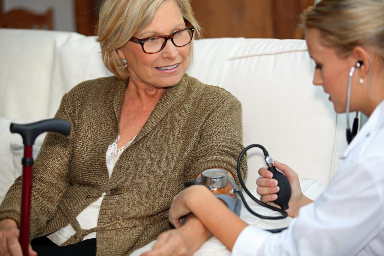 Menopauza și tensiunea arterială: ce schimbări merită urmărite