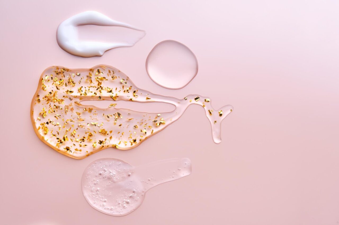 Peptidele intră în tot mai multe rutine de skincare. Cum le introduci fără să complici îngrijirea tenului
