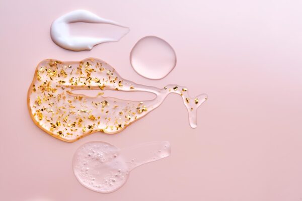 Peptidele intră în tot mai multe rutine de skincare. Cum le introduci fără să complici îngrijirea tenului