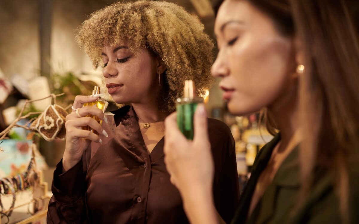 Cum îți dai seama dacă un parfum ți se potrivește înainte să îl cumperi