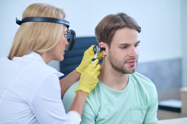 Dop de ceară în ureche: cum se confirmă și cum se îndepărtează în siguranță