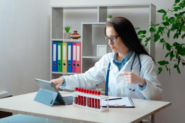 Ce înseamnă sensibilitatea și specificitatea unui test medical