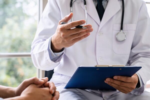 Frisoane fără febră: cauze posibile și informații utile la consultație